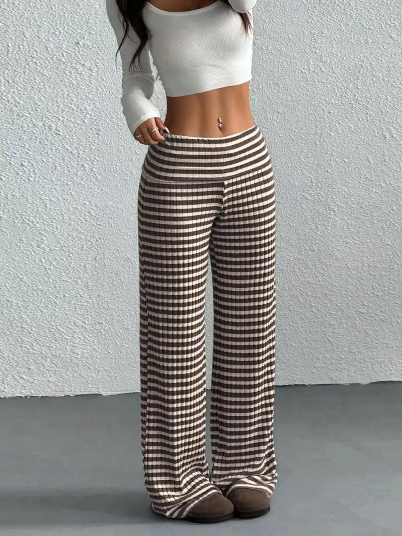 Striped wide leg pants detail