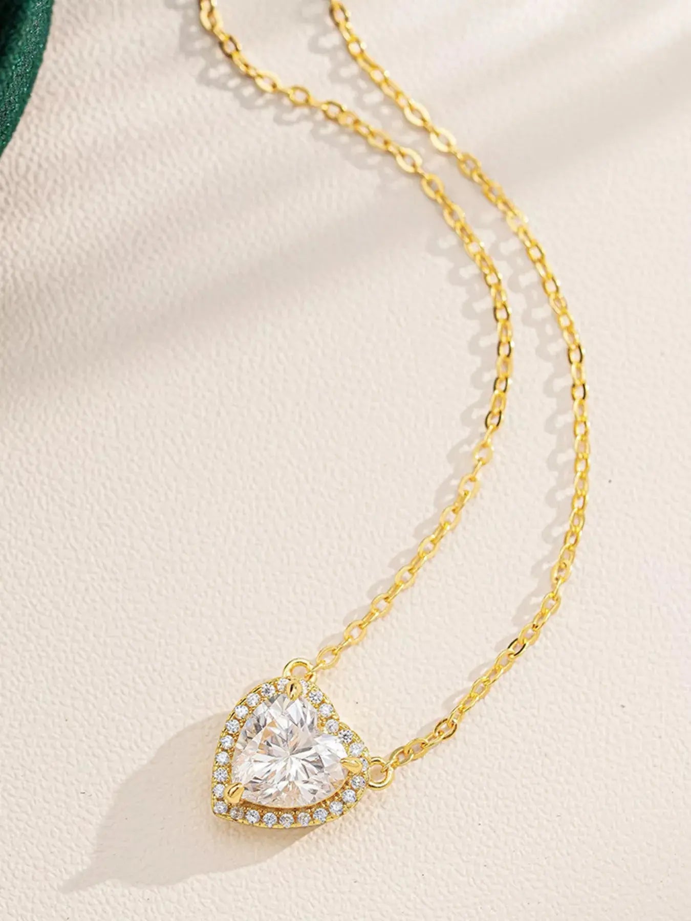 2 Carat 18K Gold-Plated Moissanite Heart Necklace Vicsxox.com
