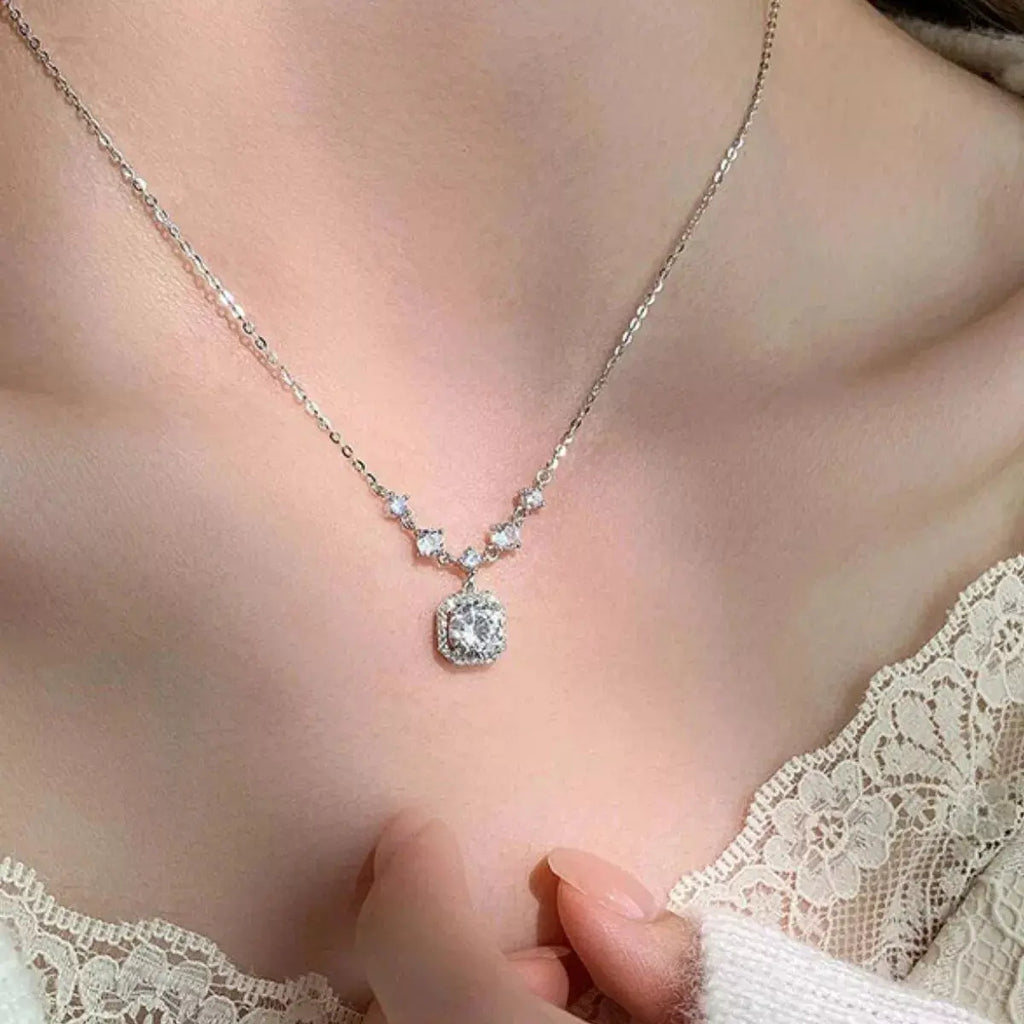 2 carat moissanite pendant necklace from Vicsxox