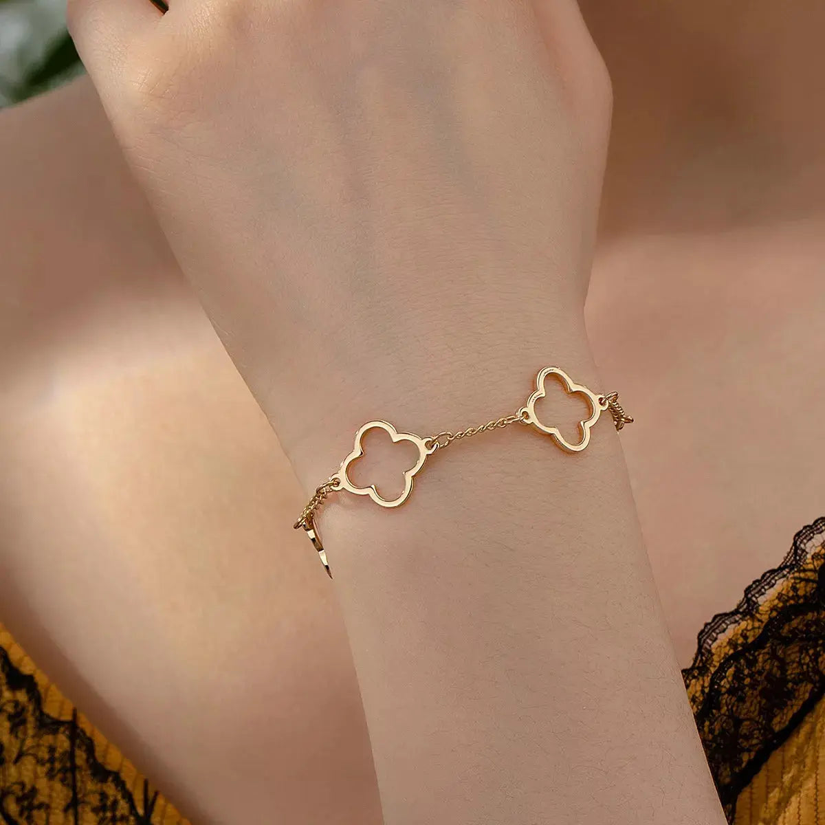 18K gold-plated four leaf clover bracelet from Vicsxox
