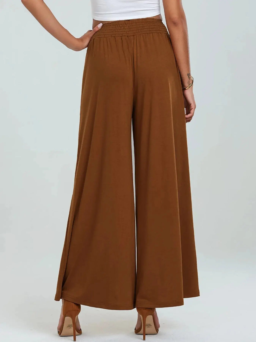 High-waisted wide leg pants detail