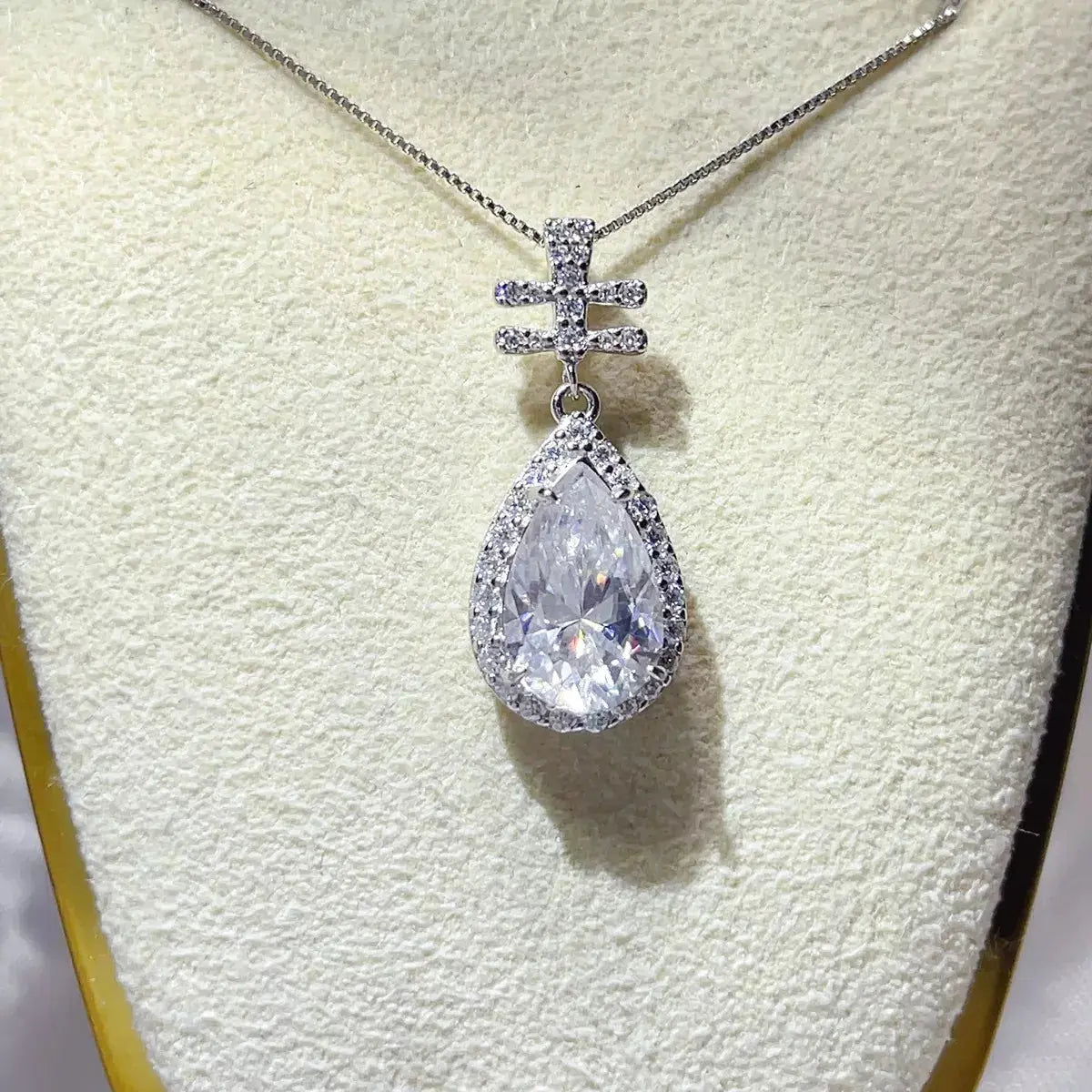 3 carat Moissanite pendant necklace Vicsxox