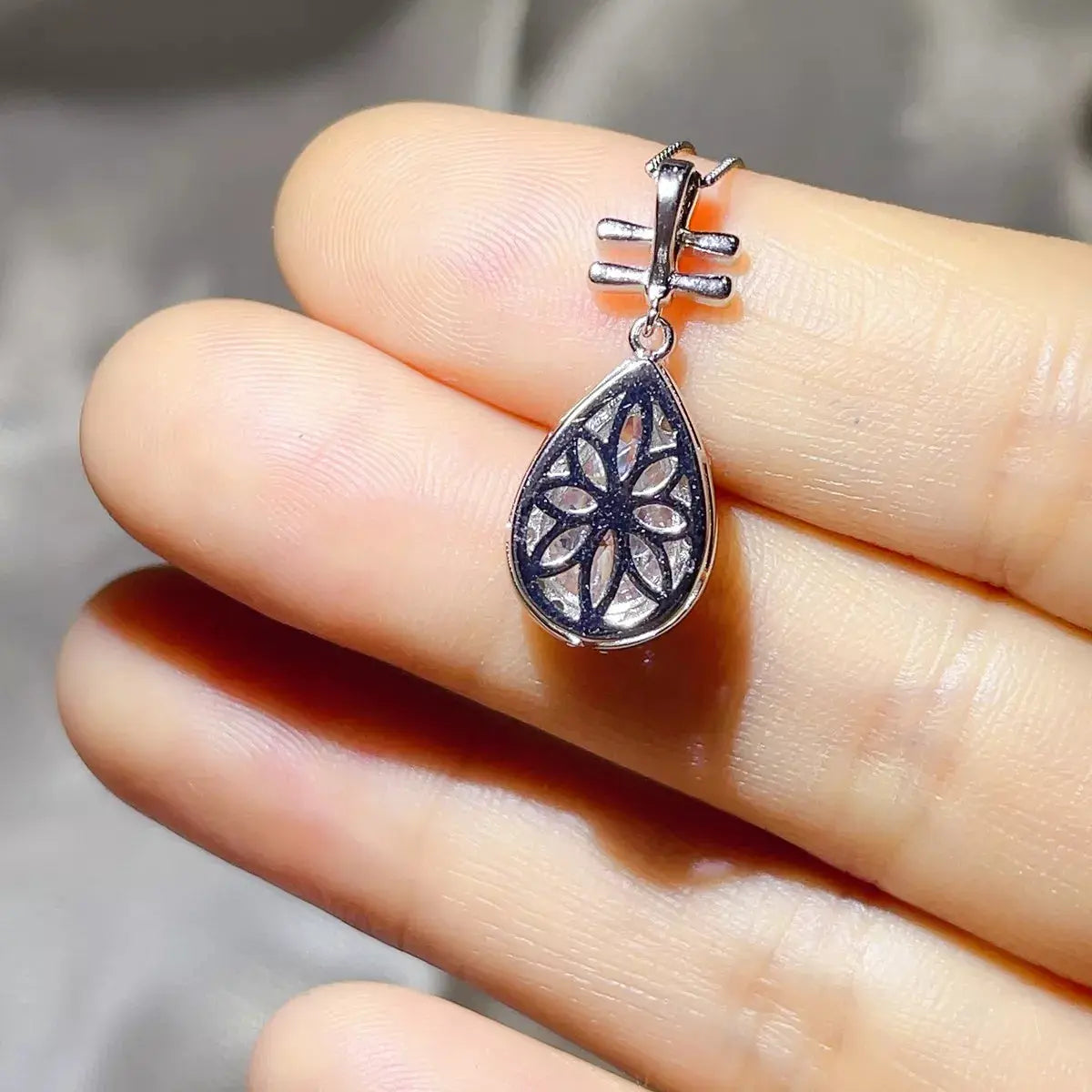 3 carat Moissanite pendant necklace Vicsxox
