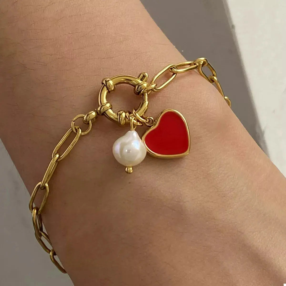 18K gold-plated heart charm bracelet from Vicsxox