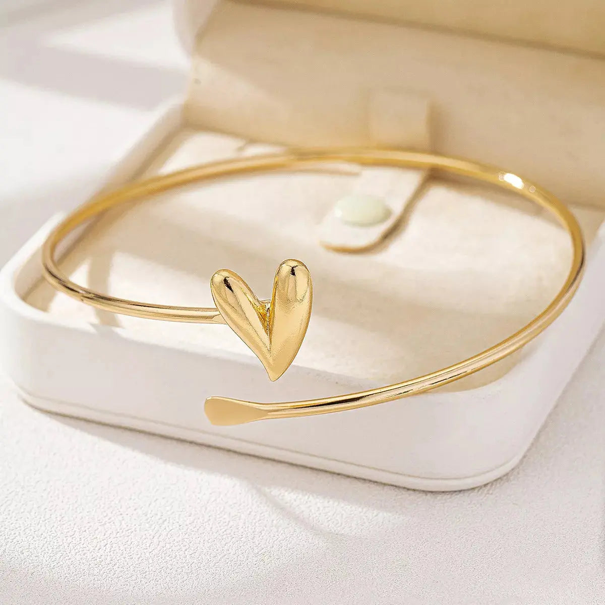 18K gold-plated heart adjustable open bracelet from Vicsxox