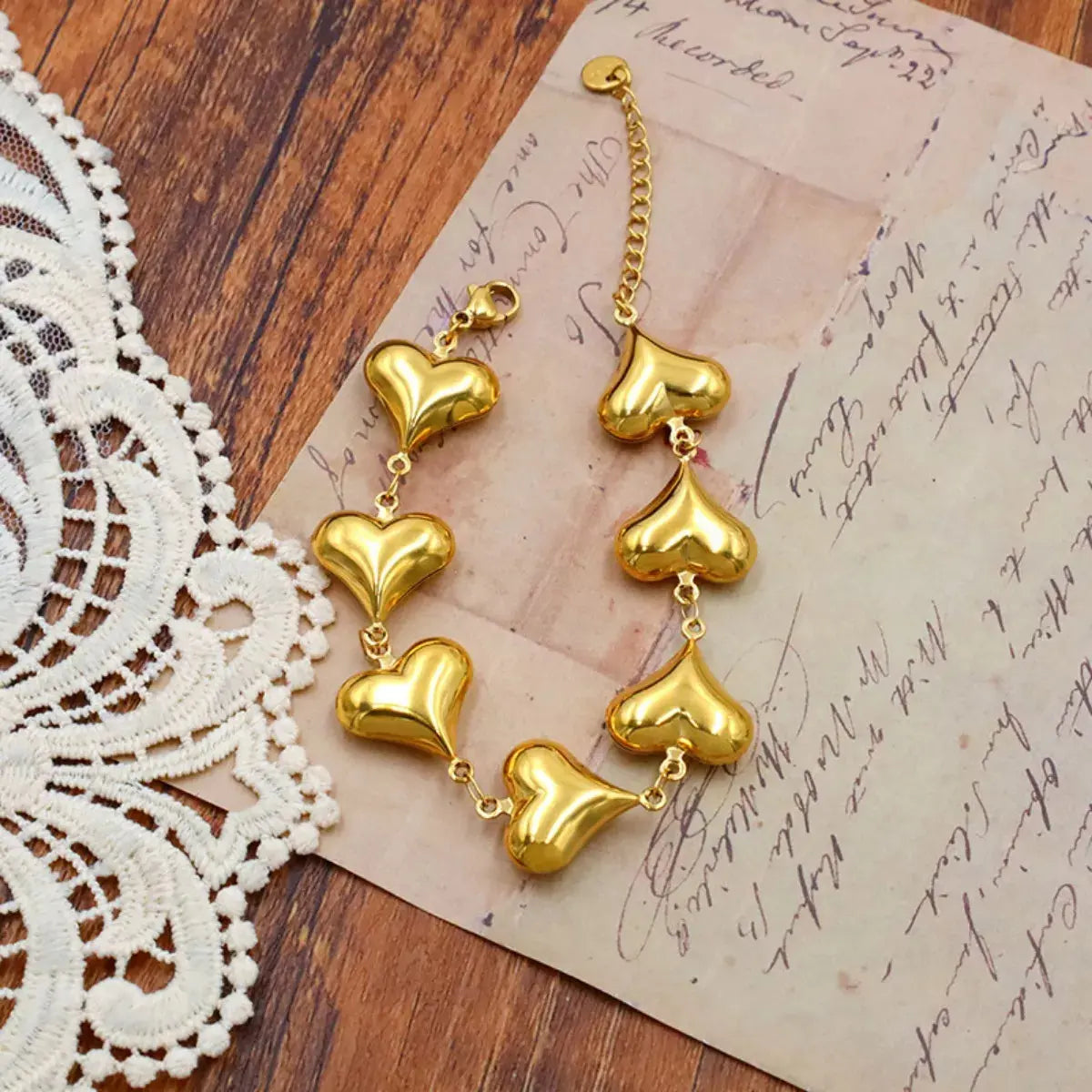 18K gold-plated heart charm bracelet from Vicsxox