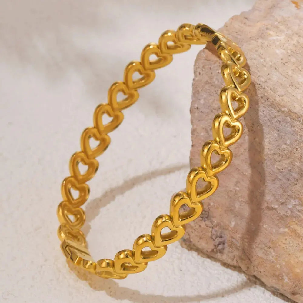 18K gold-plated stainless steel heart bracelet, front view