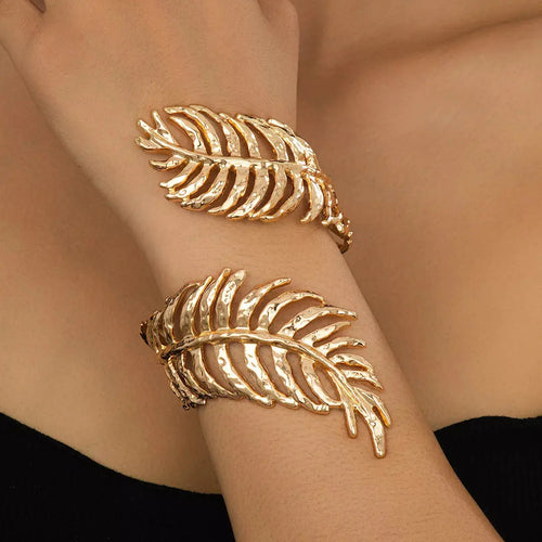 18K gold-plated leaf bracelet from Vicsxox