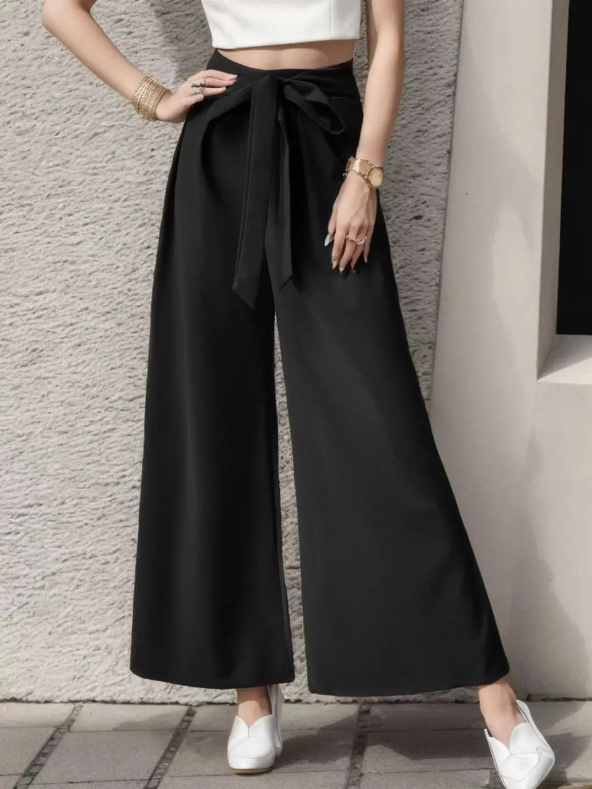 High-waisted wide-leg pants detail Vicsxox.com
