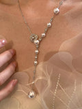 Pearl flower Y-necklace from Vicsxox on display