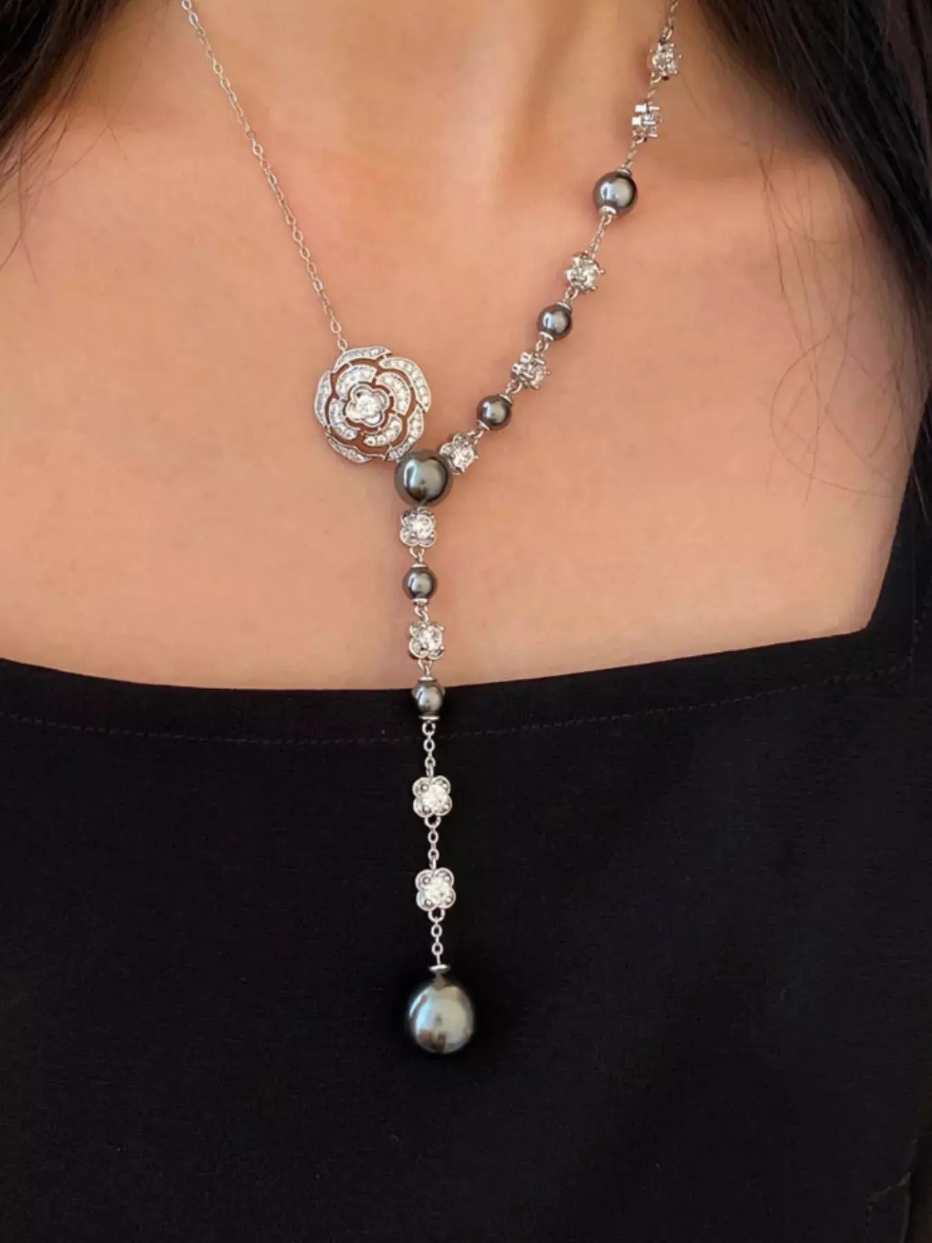 Woman wearing pearl flower Y-necklace