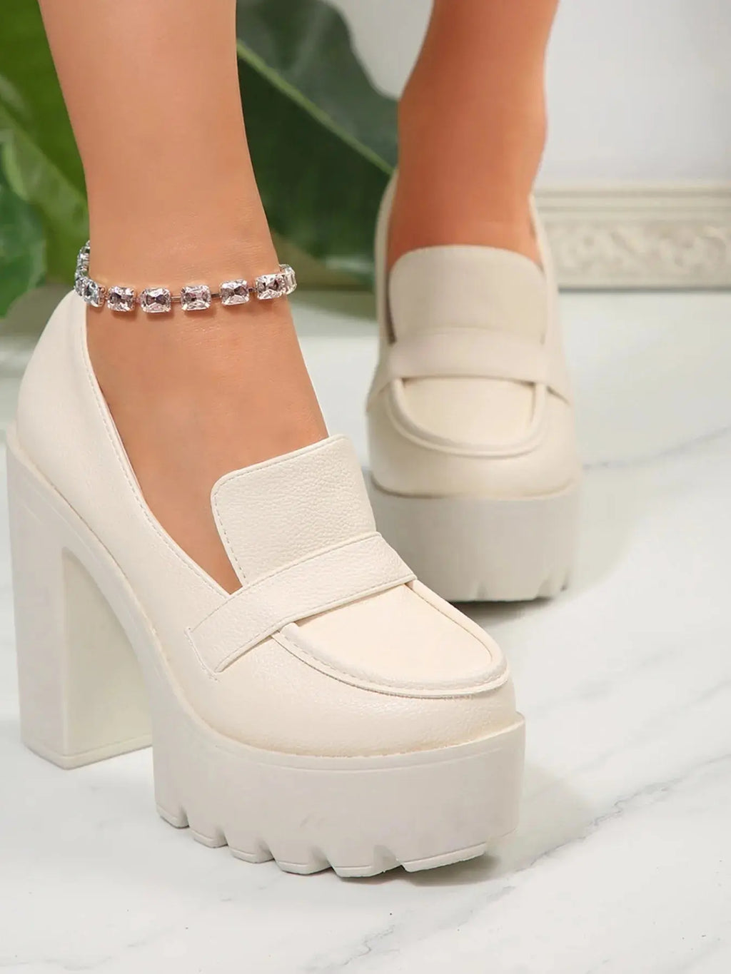 Round Toe Platform Block Heel Pumps Vicsxox.com