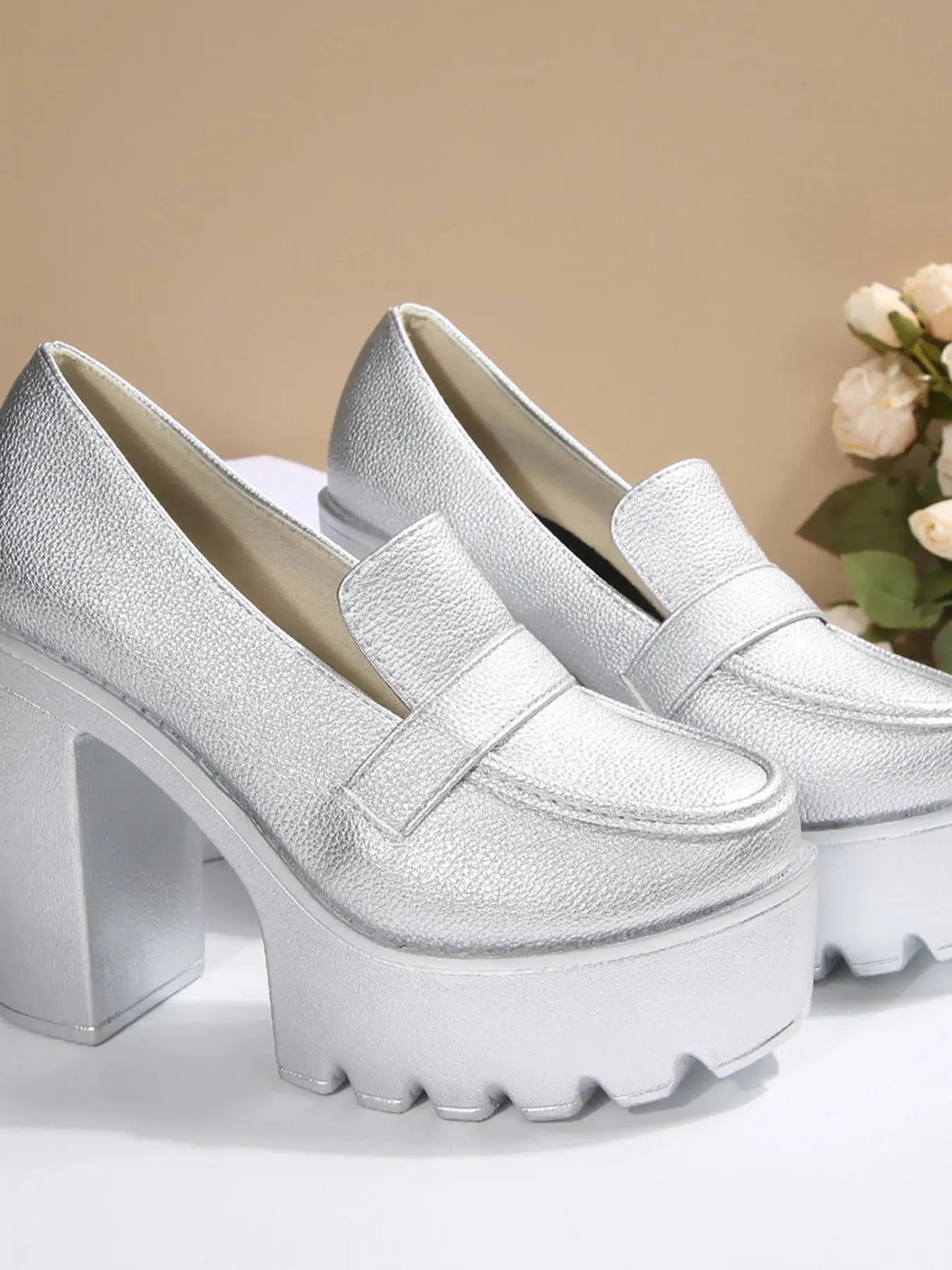 Round Toe Platform Block Heel Pumps Vicsxox.com