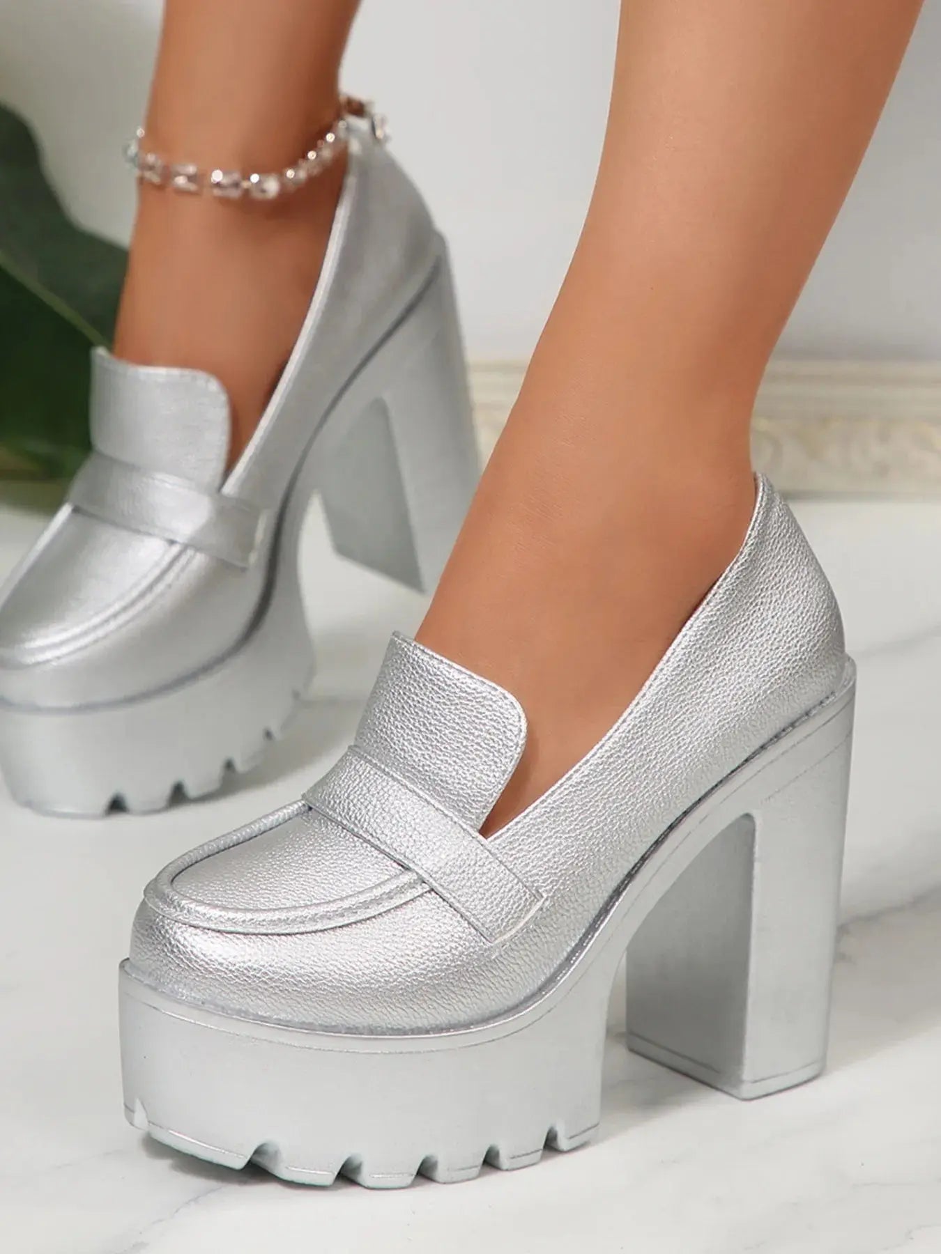 Round Toe Platform Block Heel Pumps Vicsxox.com
