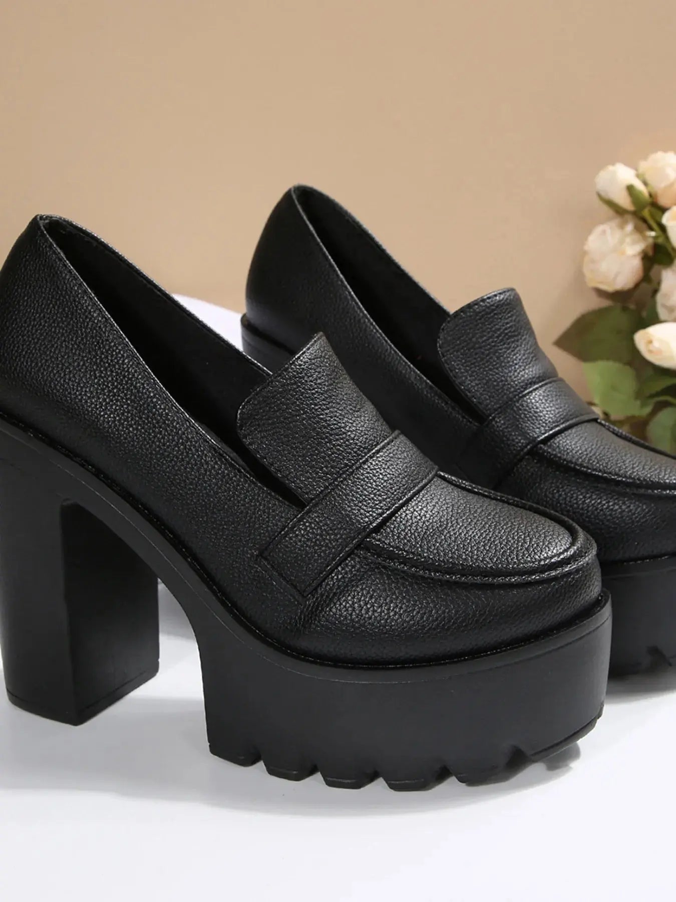 Round Toe Platform Block Heel Pumps Vicsxox.com