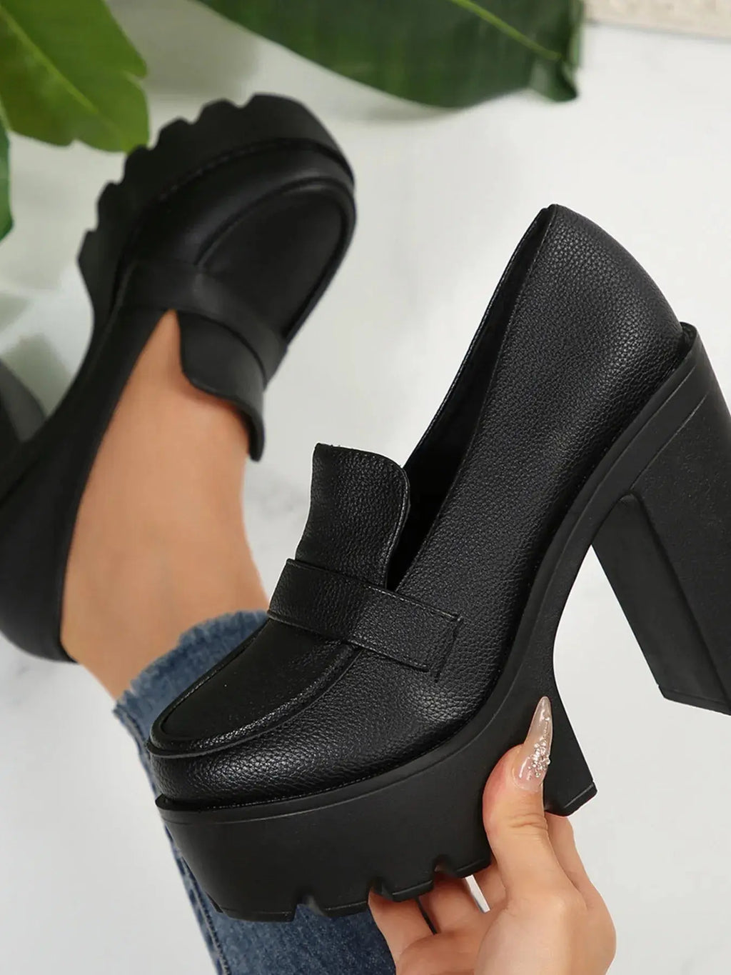 Round Toe Platform Block Heel Pumps Vicsxox.com