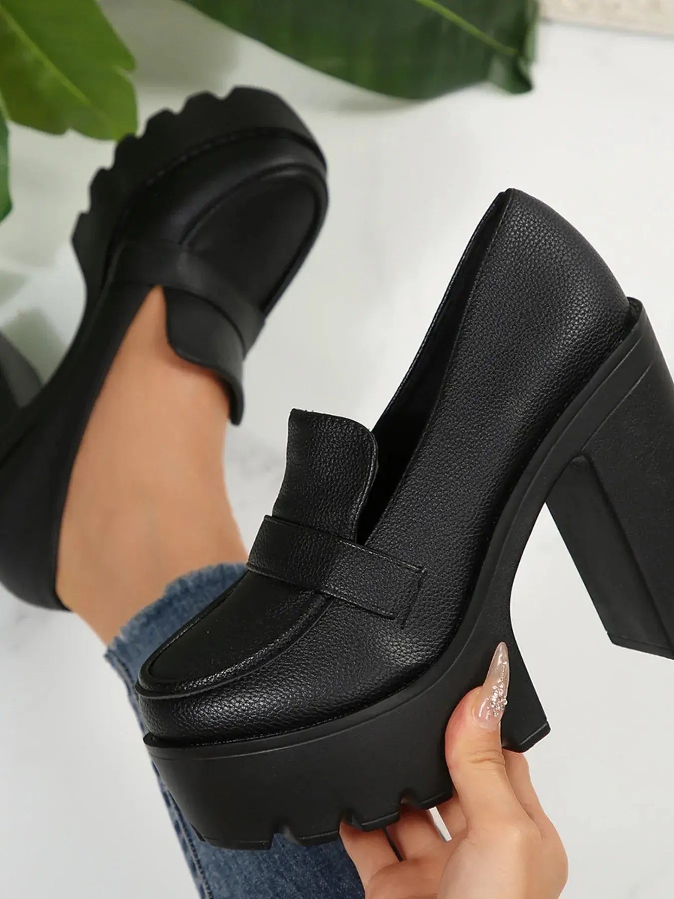 Round Toe Platform Block Heel Pumps Vicsxox.com