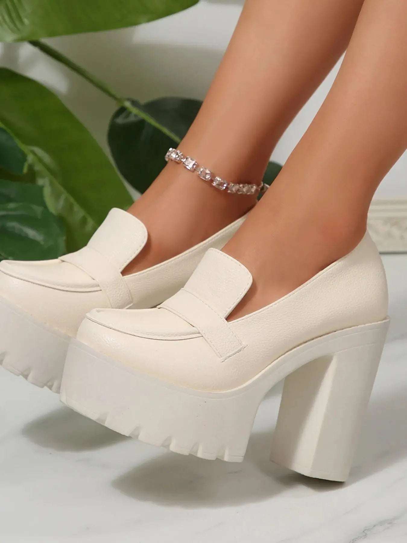 Round Toe Platform Block Heel Pumps Vicsxox.com