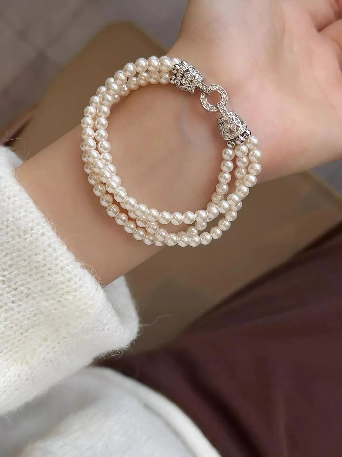 Woman wearing three layers pearl bracelet
