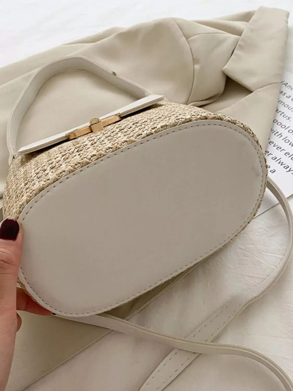 Woven straw crossbody bag with leather flap, front view Vicsxox.com 