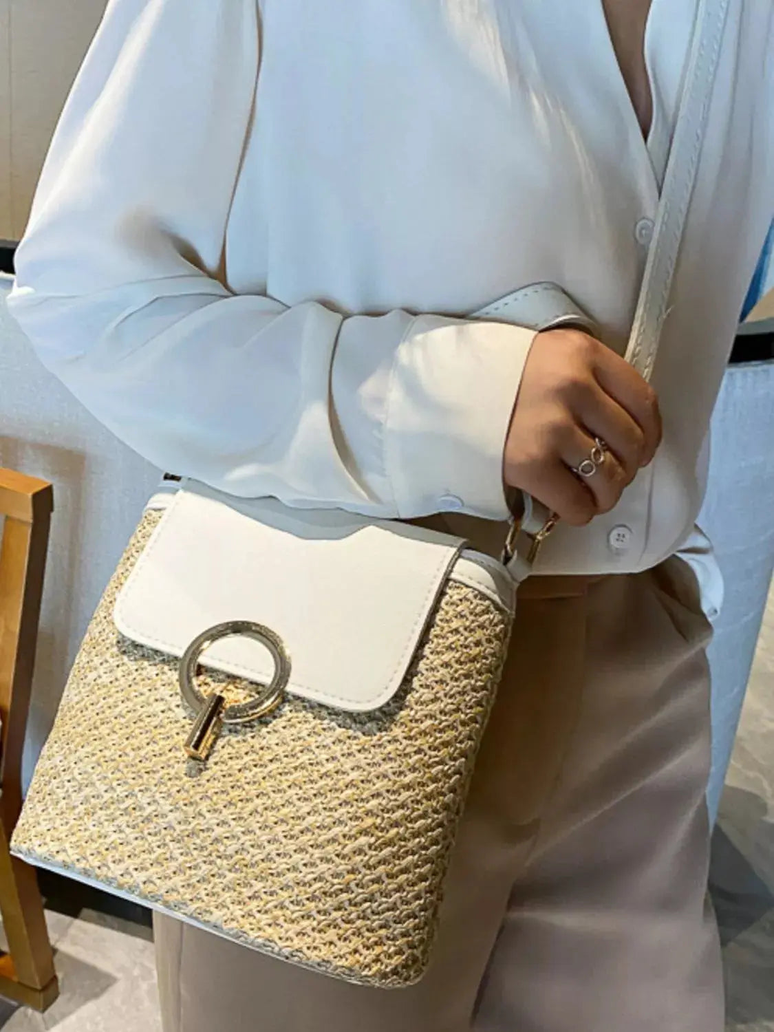 Woven straw crossbody bag with leather flap, front view Vicsxox.com 