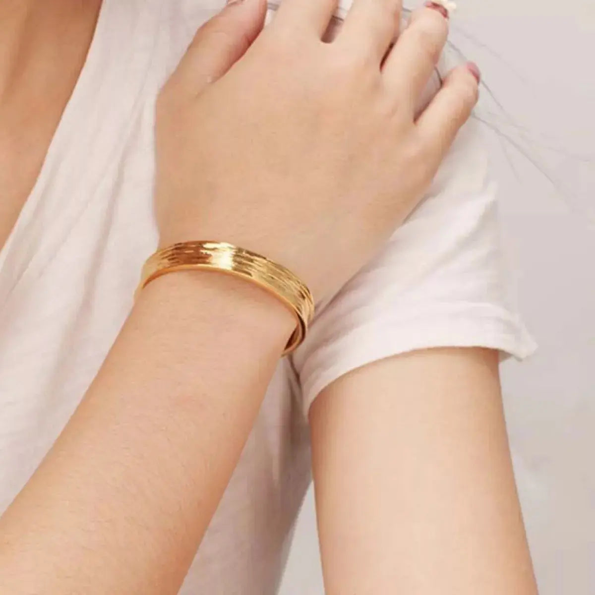 18K gold-plated copper open bracelet from Vicsxox
