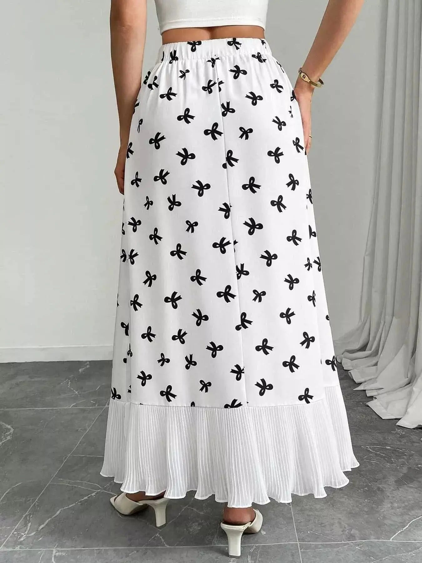 Bow print ruffle maxi skirt detail