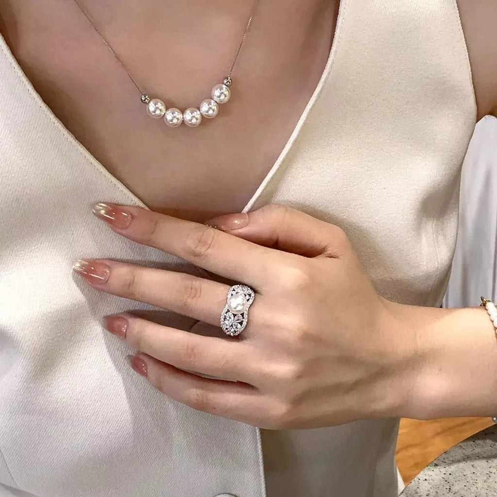 Adjustable pearl necklace from Vicsxox