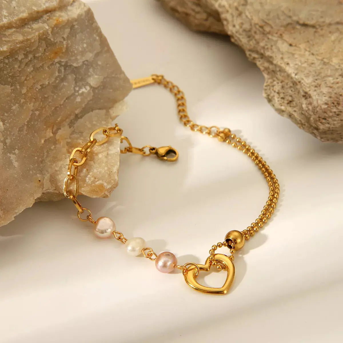 18K gold-plated heart pearl bracelet from Vicsxox